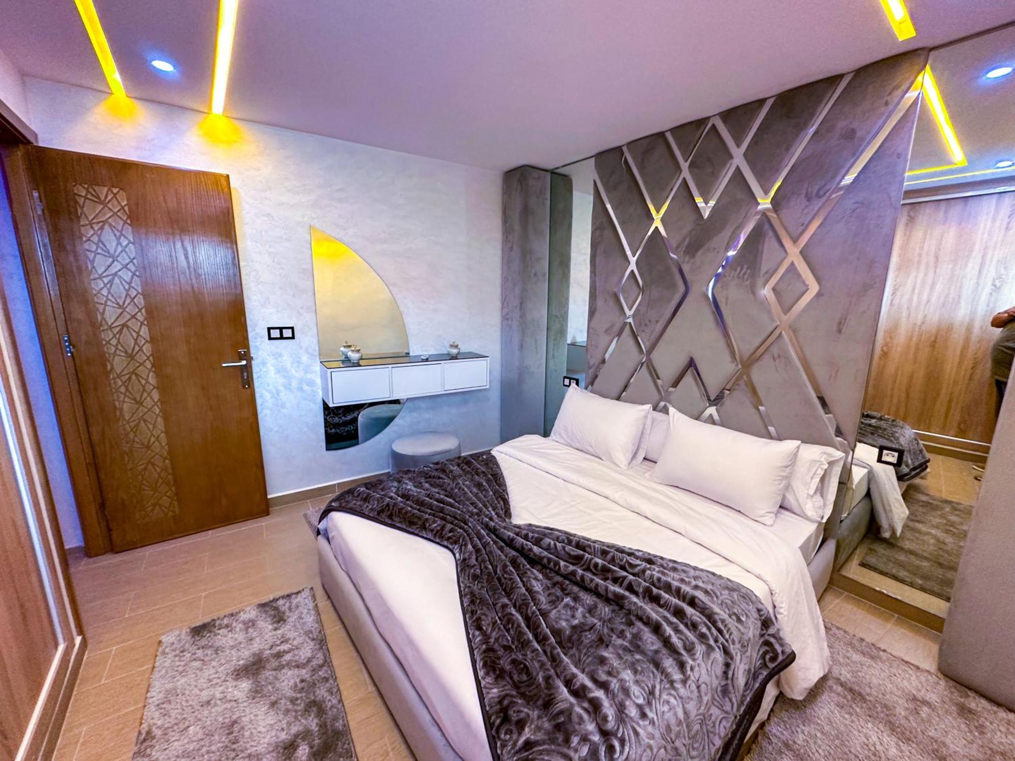Veluxa - Luxury Holiday Homes - Centric Flat Tanca Dış mekan fotoğraf